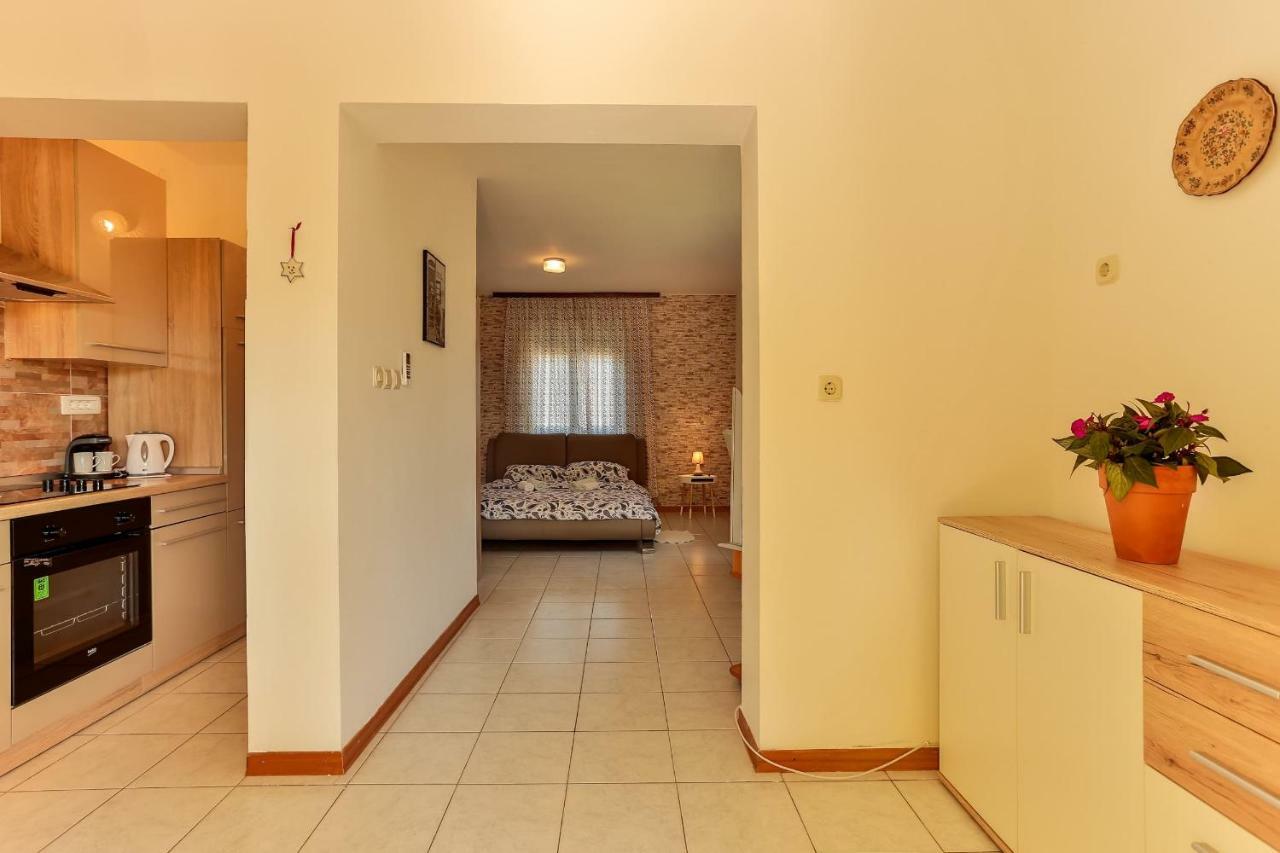 Apartments Dora Victoria Dream Medulin Exterior foto