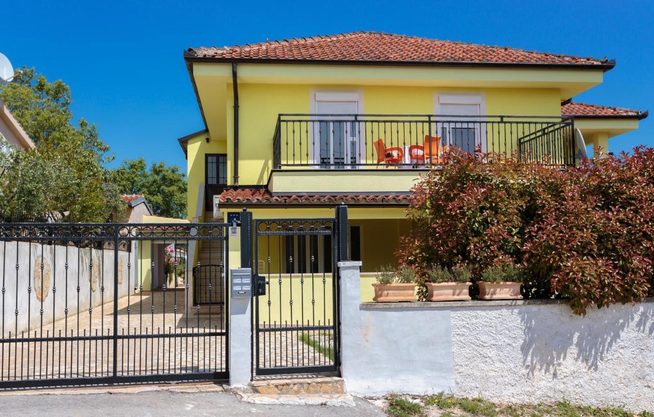 Apartments Dora Victoria Dream Medulin Exterior foto